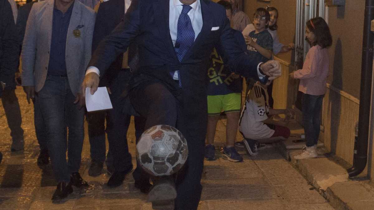 Immagine di "E' il nostro Vasco Rossi". Viaggio a Volturara Appula, il paese di Conte