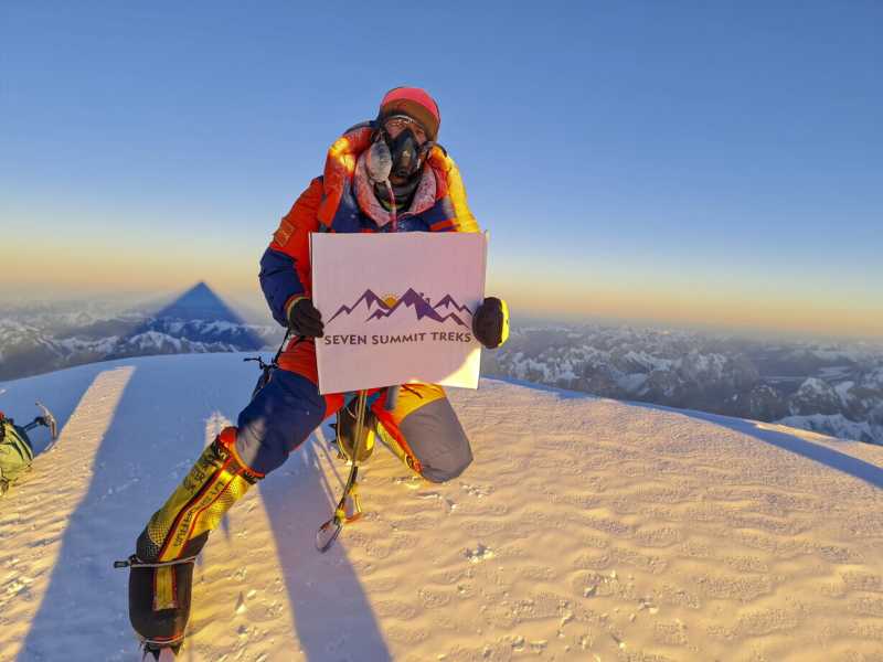 <span class="gwt-InlineHTML kpm3-ContentLabel">Pic of the day: l'alpinista nepalese Sona Sherpa in cima al K2 (EPA/Seven Summit Trek)</span>