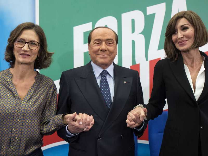La linea del Cav. "Niente soccorso a Conte. E senza i 161 al Senato, la parola al Quirinale"
