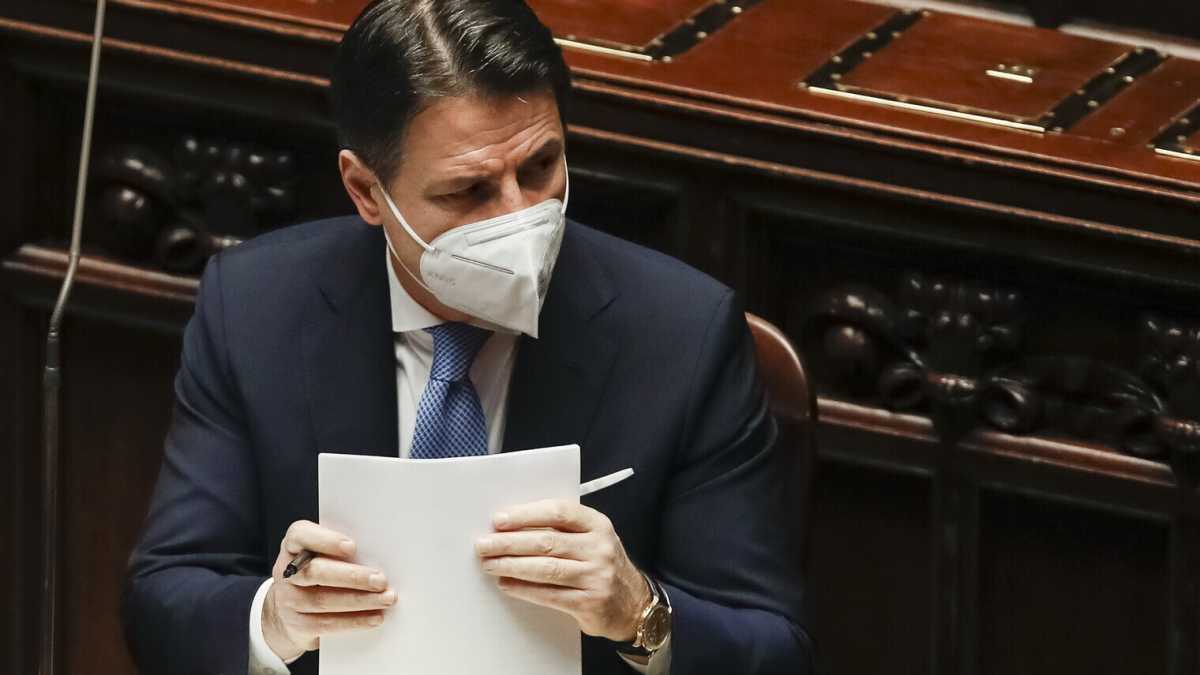 Immagine di L'azzardo di Conte per smontare Italia viva: "Renzi non potrà astenersi per sempre"