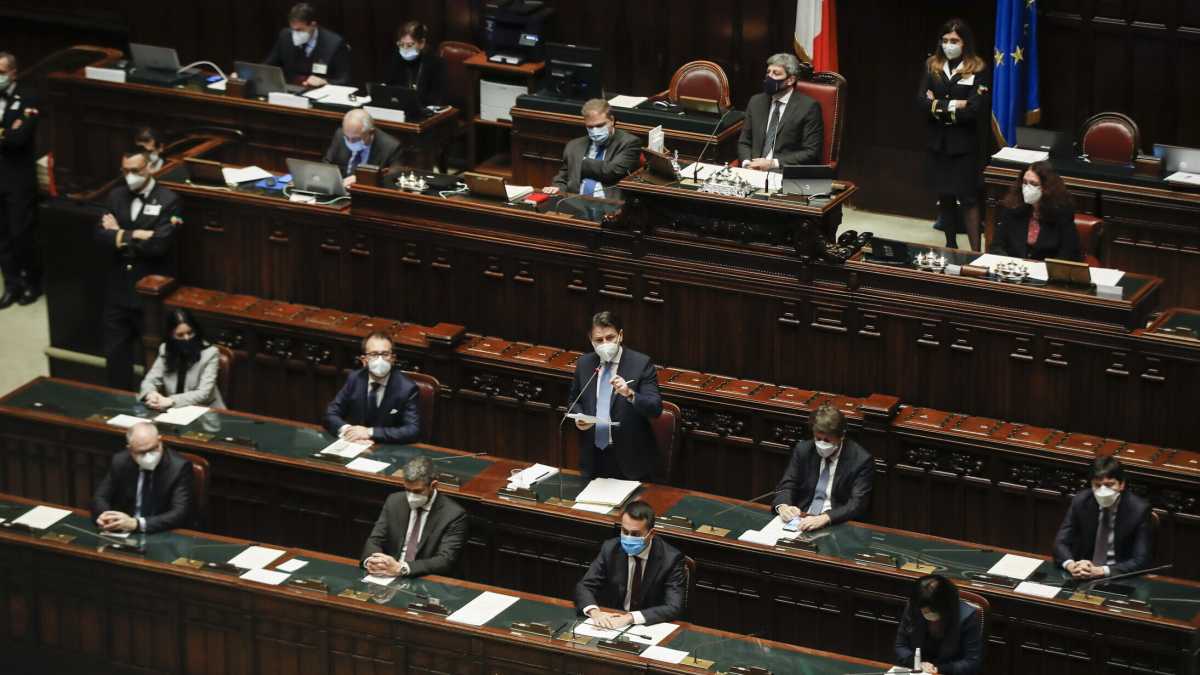 Immagine di Il Conte-Sturzo: "Ai volenterosi e disponibili". E ha cambiato foto su Whatsapp