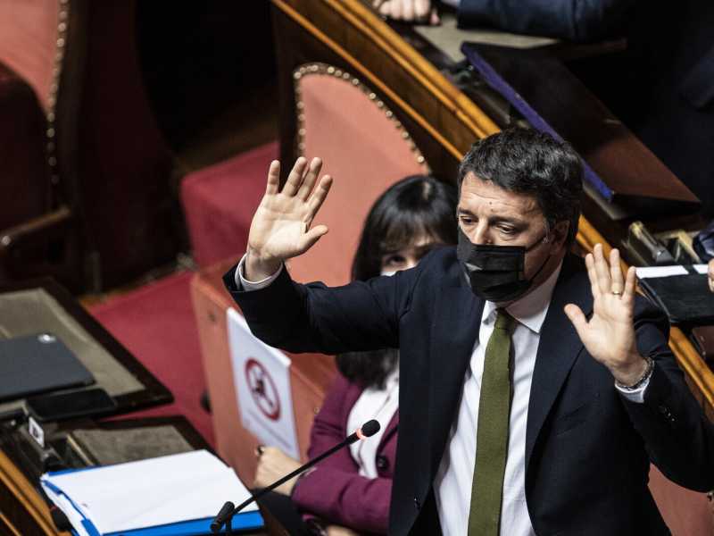 "E se proviamo il blitz?". Così Renzi ha pensato di votare No alla fiducia