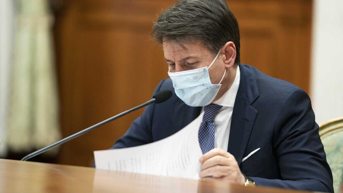 Immagine di Panico a Palazzo Chigi. Conte: "Siamo in un cul de sac: responsabili o voto, vero?"