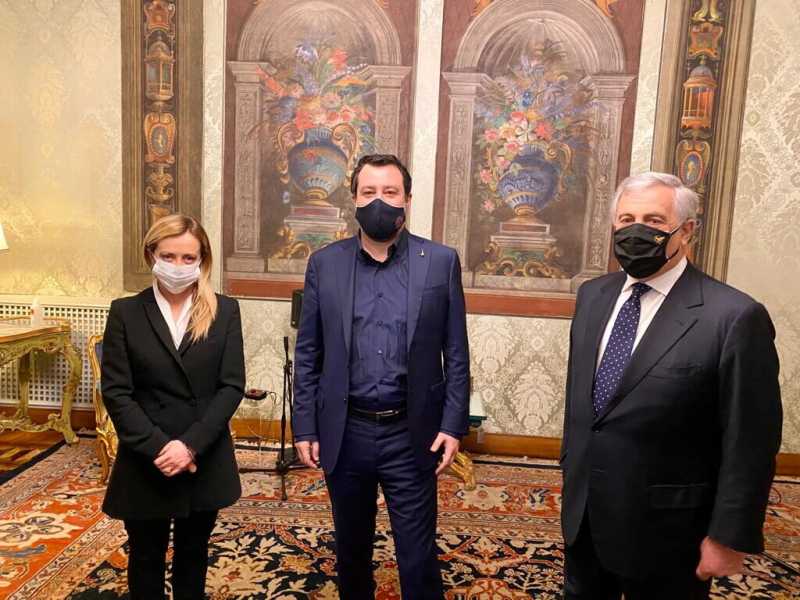 Al voto (ma davvero?). Salvini-Meloni-Tajani al Quirinale come da Freud