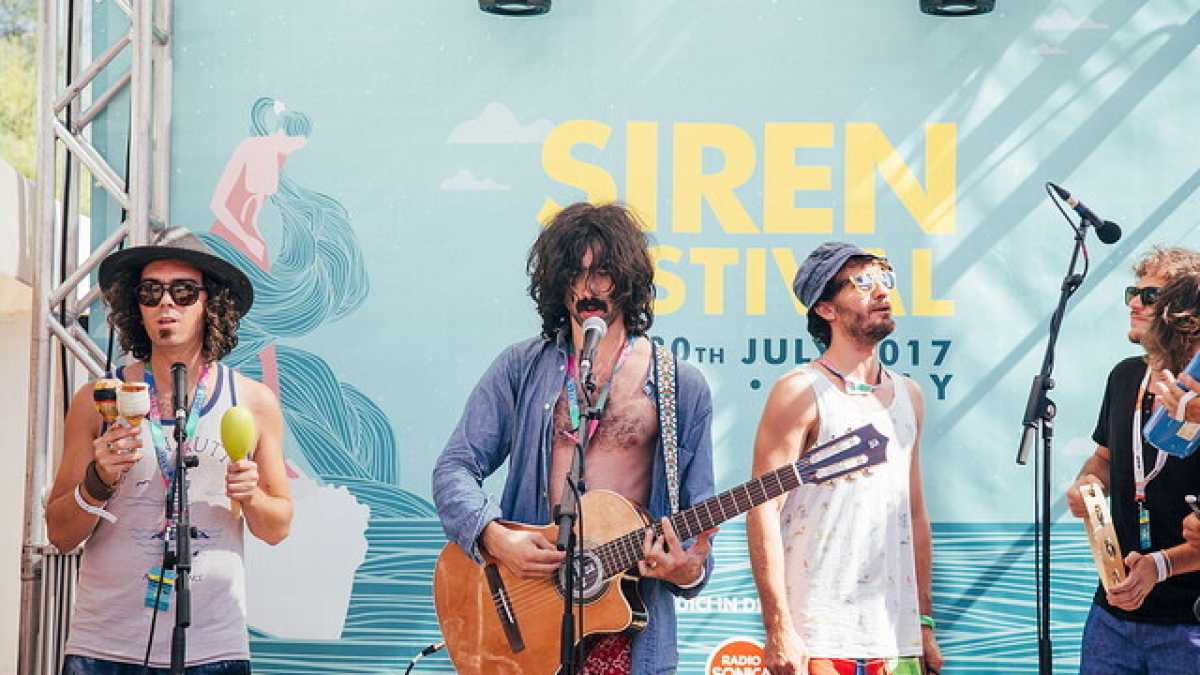 Immagine di Andrea Laszlo De Simone canta il mondo senza di noi, vuoto, bellissimo