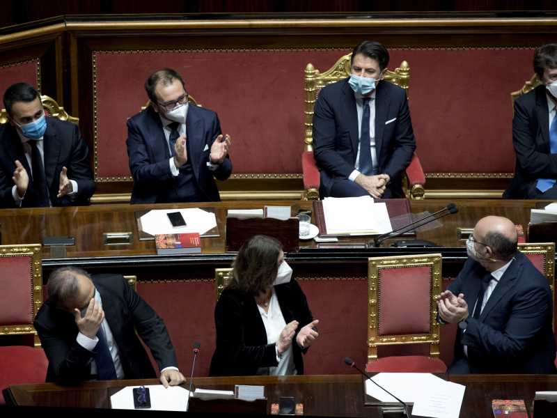 Conte: "Se cado Pd e M5s mi seguiranno al voto". Ma non ha fatto i conti con i parlamentari