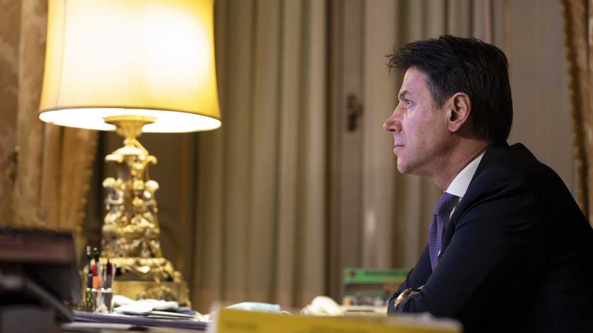 Immagine di Conte nel labirinto della doppiezza