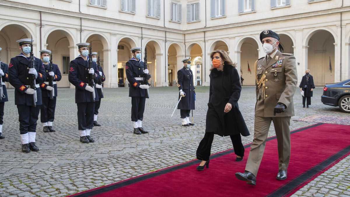 Immagine di Crisi di governo, Casellati e Fico ricevuti al Quirinale. Renzi: "Il problema non si risolve con una poltrona"