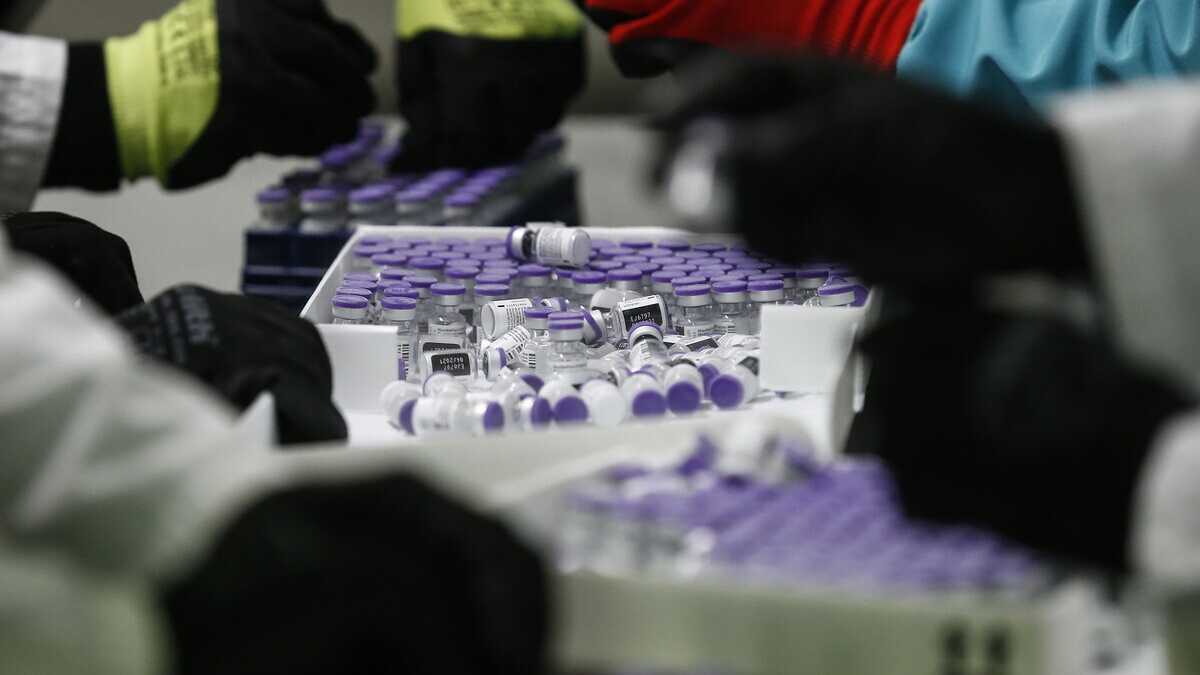 Immagine di Abbasso il nazionalismo sui vaccini, la guerriglia sulle dosi spaventa tutti