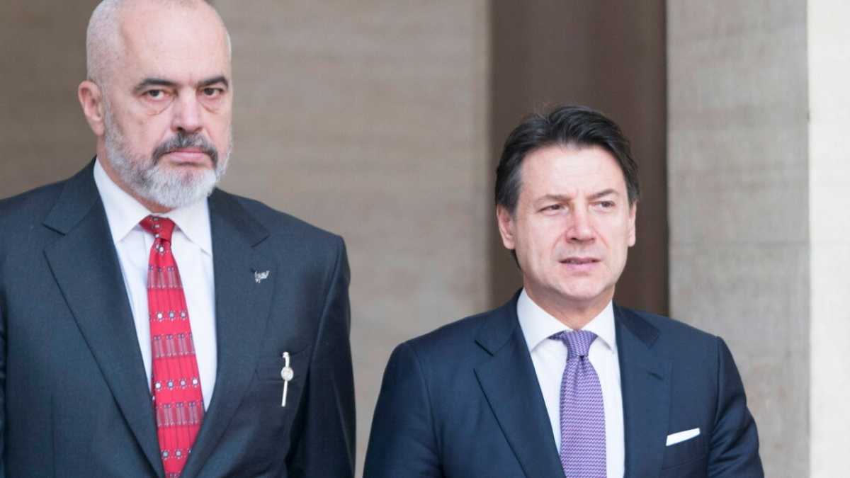 Immagine di Dare un senso alla solidarietà albanese