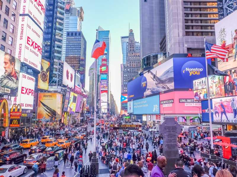 Uno scatto di Times Square a New York, di Cris Tagupa (Unsplash) <br />