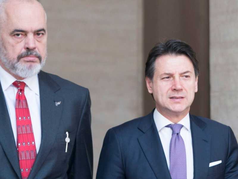Il premier Giuseppe Conte con il primo ministro albanese Edi Rama (foto LaPresse)
