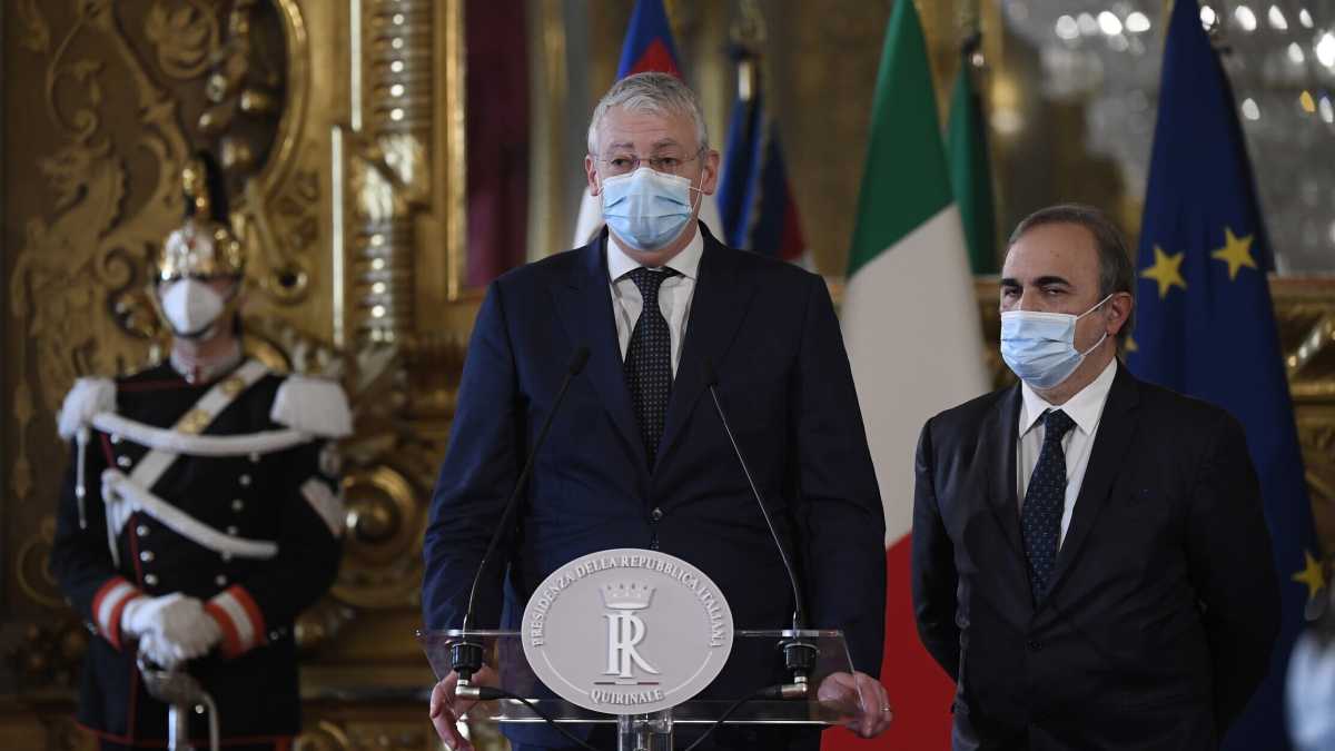 Immagine di Vitali come la "talpa" di Le Carrè. I costruttori: "Renzi ministro"