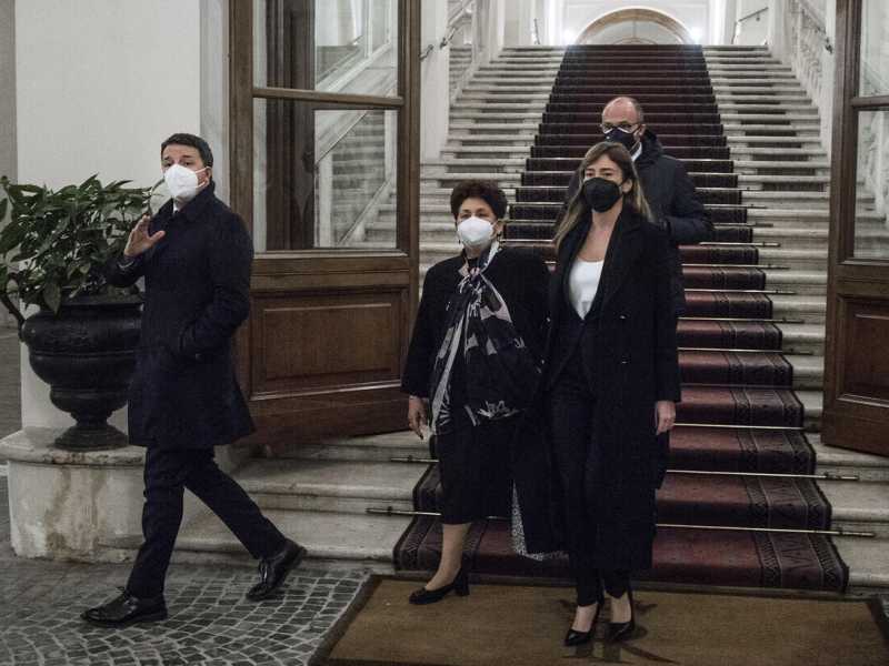 Il "non ora" di Renzi a Conte diventerà sì se il M5s riprenderà Italia Viva. Forse