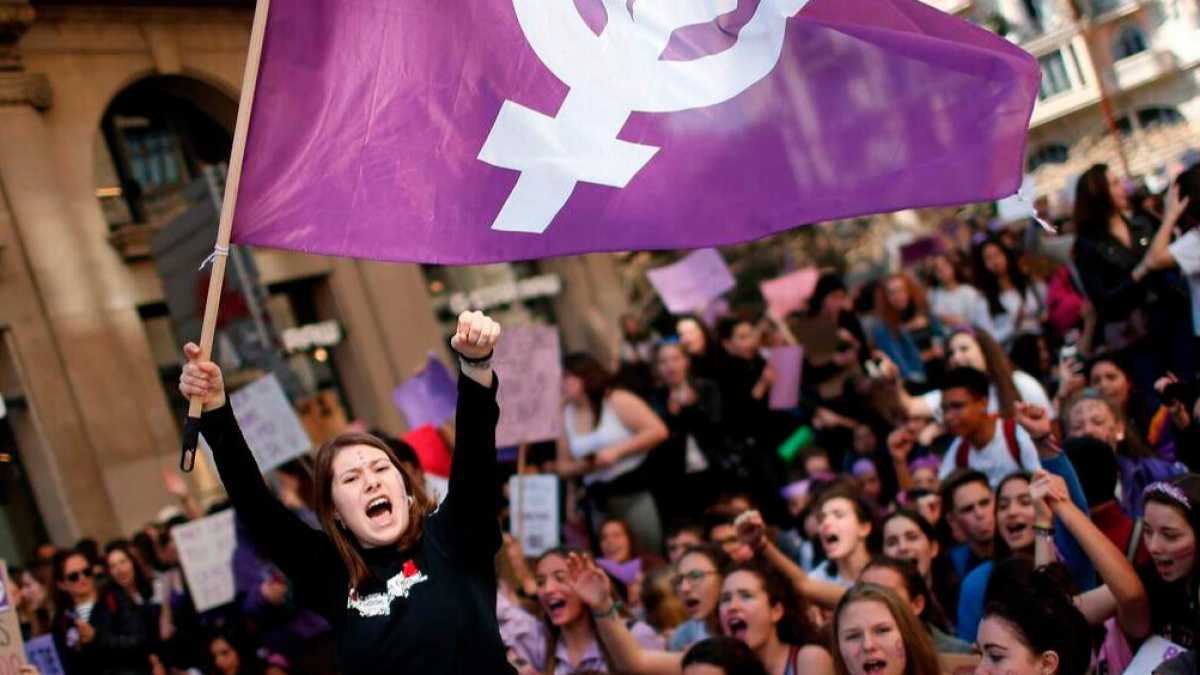 Immagine di "L'ideologia gender cancella noi donne". E l'icona antifranchista Lidia Falcón va a processo
