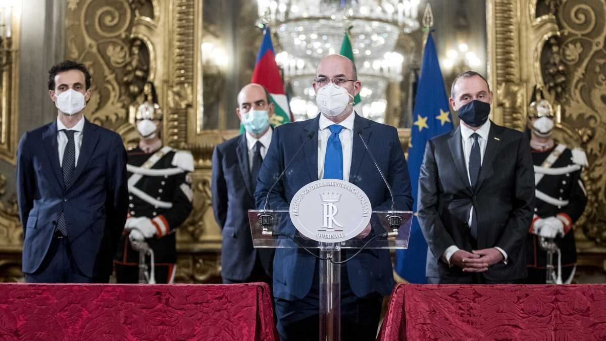 Immagine di La metamorfosi del M5s, che sembra trasformismo ma non lo è