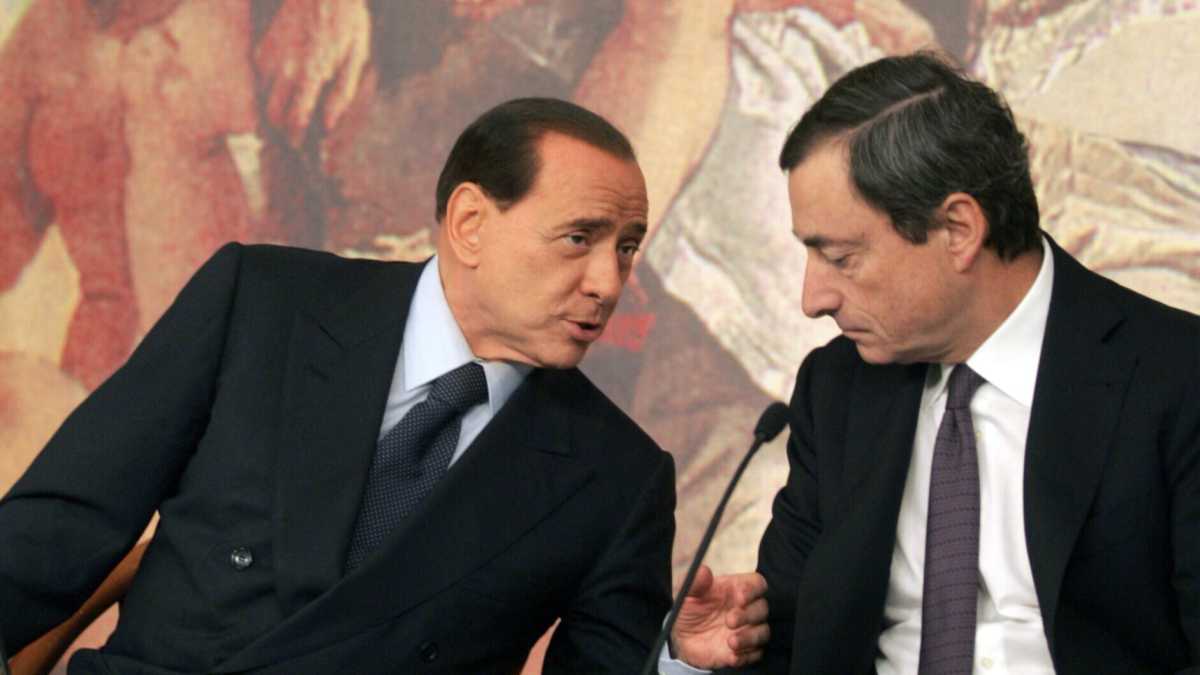 Immagine di Evviva Berlusconi che ingabbia Salvini nel Papeete 2.0