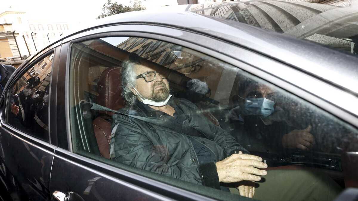 Immagine di "È una brava persona". Grillo elogia Draghi e vuole un M5s stile Verdi tedeschi
