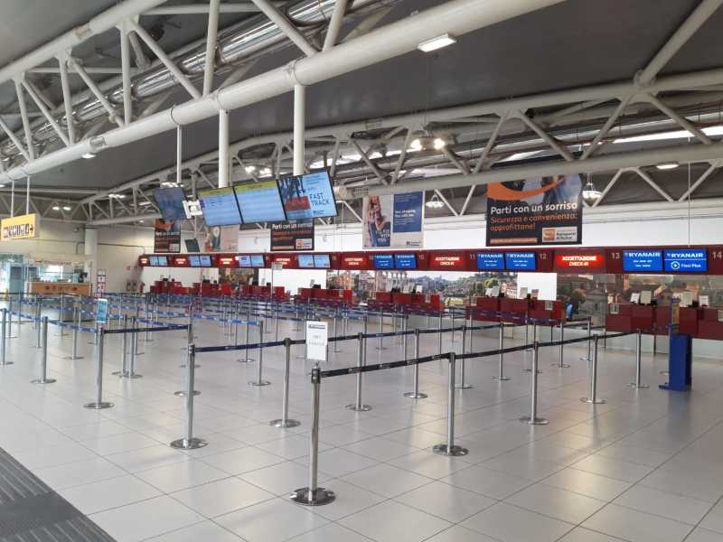 <span style="font-family: Arial, Verdana, sans-serif; font-size: 12px;">Il terminal partenze dell'aeroporto di Ciampino, a Roma, lo scorso marzo, dopo i provvedimenti del governo (Ansa)</span>