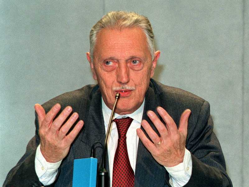 Una foto di archivio del professor Jerome Lejeune, il biologo antiabortista morto nell'aprile del 1994 (Ansa)&nbsp;<br />