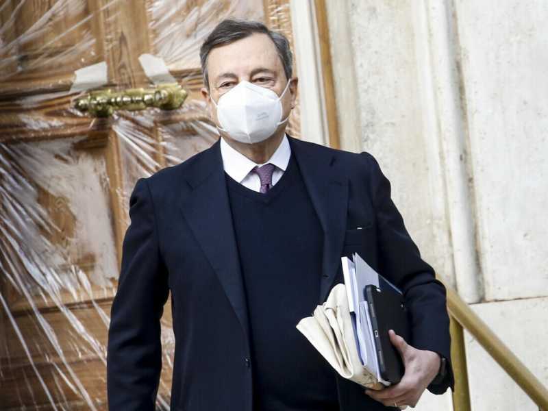 Draghi, giovedì il verdetto di Rousseau, poi il Colle. Il quesito? Lo scrive Crimi