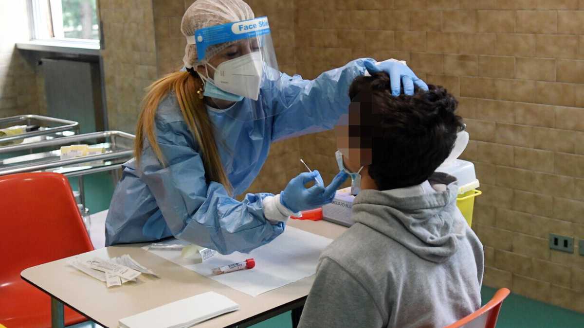 Immagine di Il piano Draghi per la scuola: vaccini e tamponi di massa. "Era ora", ci dice il capo dei presidi del Lazio