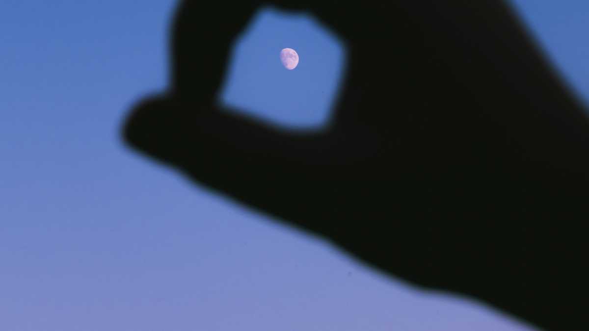 Immagine di Più del dito conta la luna