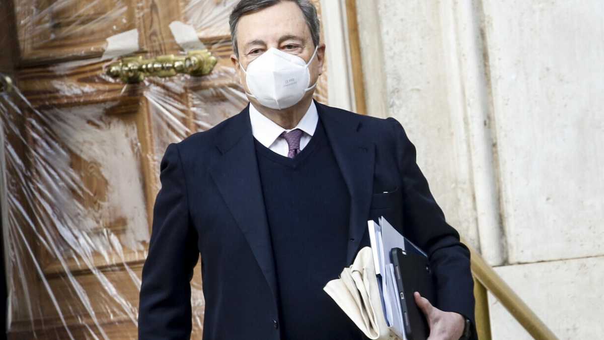 Immagine di Assi e triangolazioni: così i partiti (nel pallone) provano a prendere le misure a Draghi