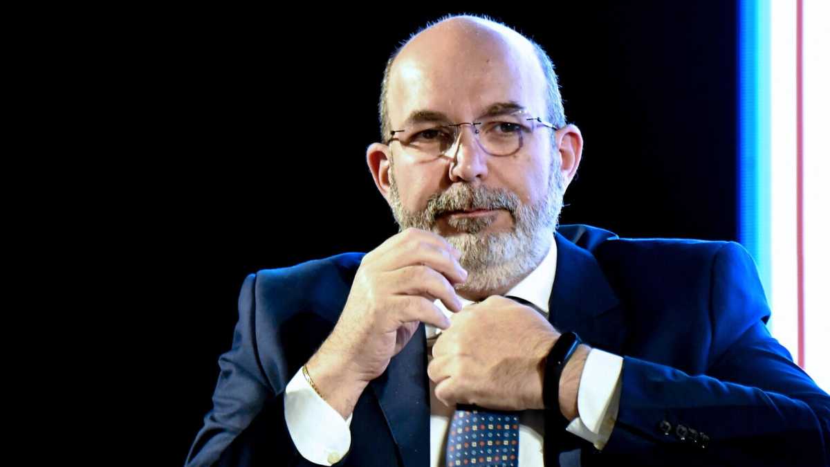 Immagine di M5s, Rousseau manda in soffitta il capo politico e sceglie il direttorio a cinque. Ma vota solo un iscritto su 10