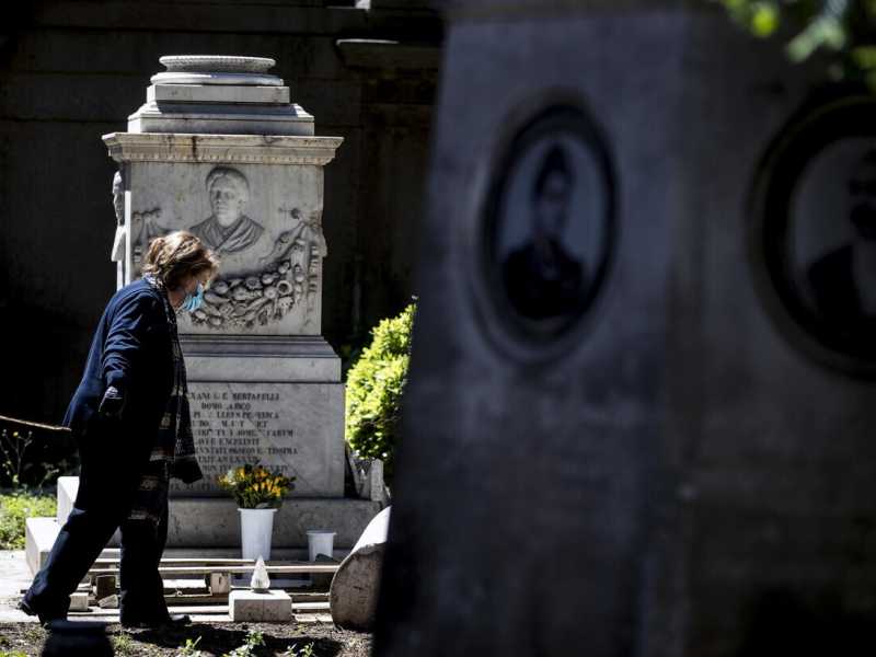 Il nostro culto dei morti svela la nostra arretratezza culturale