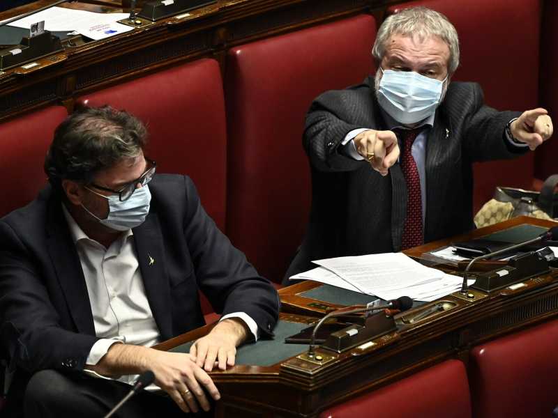 "Monete eterne, solitudini e deserti al di fuori". Il cortocircuito di Borghi dopo il discorso di Draghi