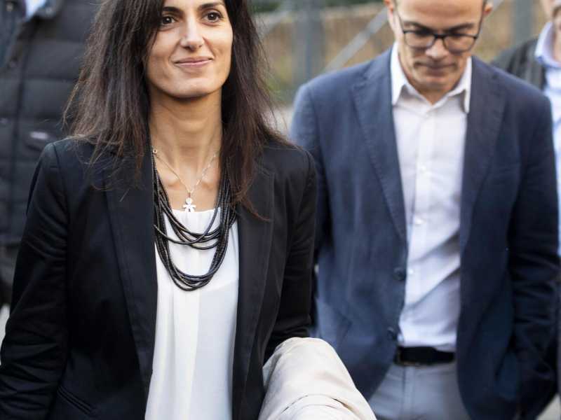 Su Draghi a casa Raggi il marito non la pensa come la moglie