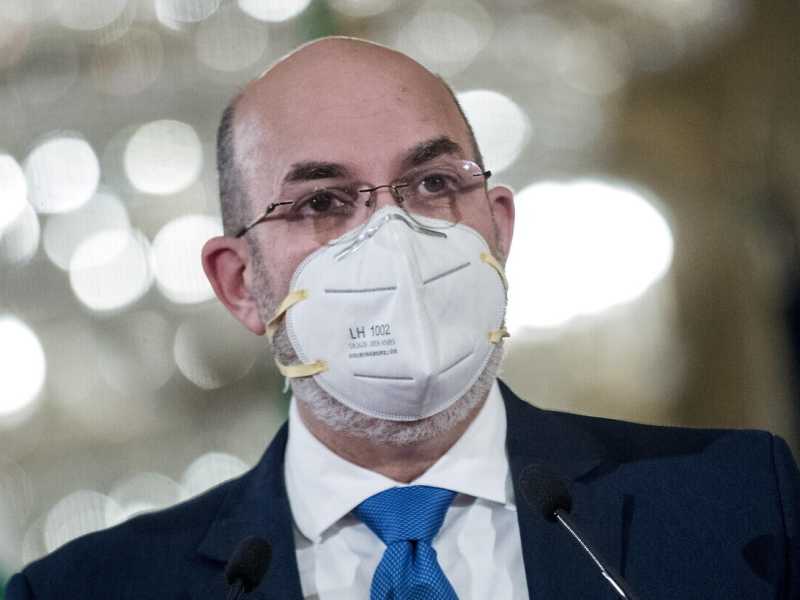 Crimi frena la rivolta: "Chi ha votato No è fuori dal gruppo del M5s"