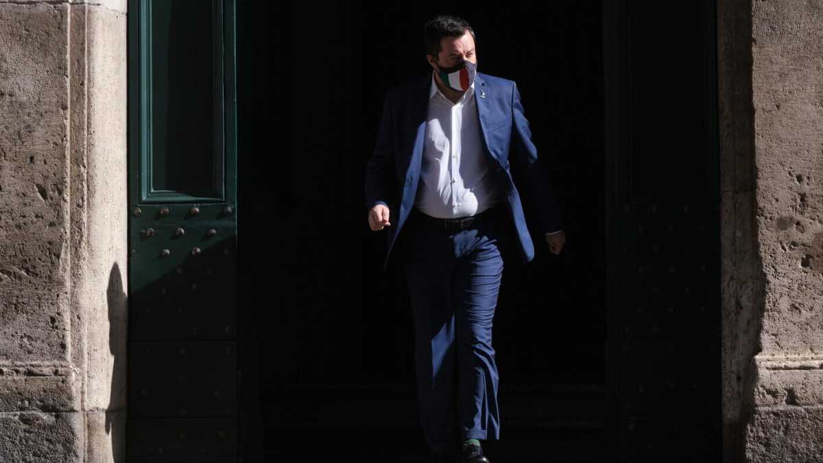 Immagine di Salvini fa il gioco dell'infiltrato