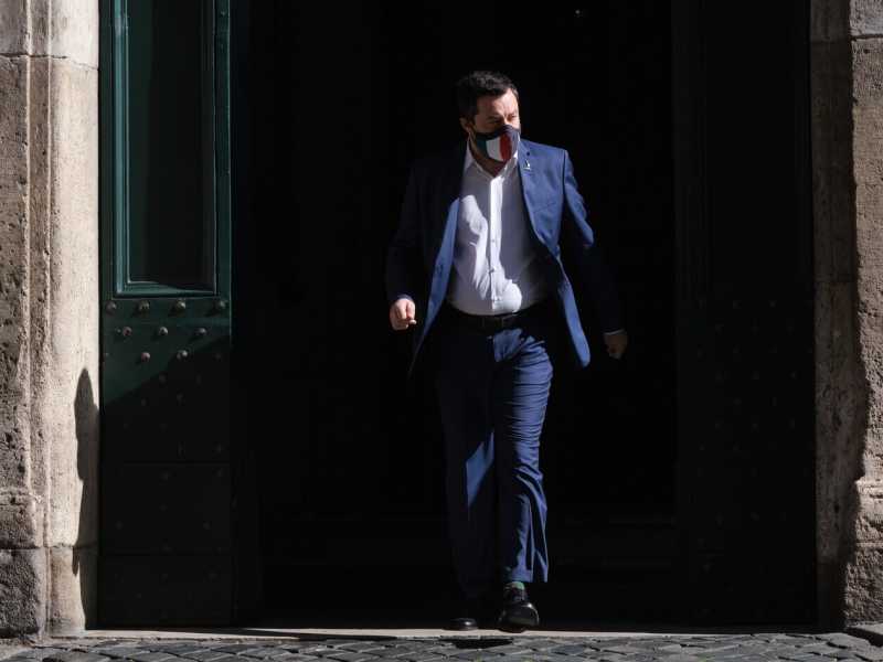 Salvini fa il gioco dell'infiltrato