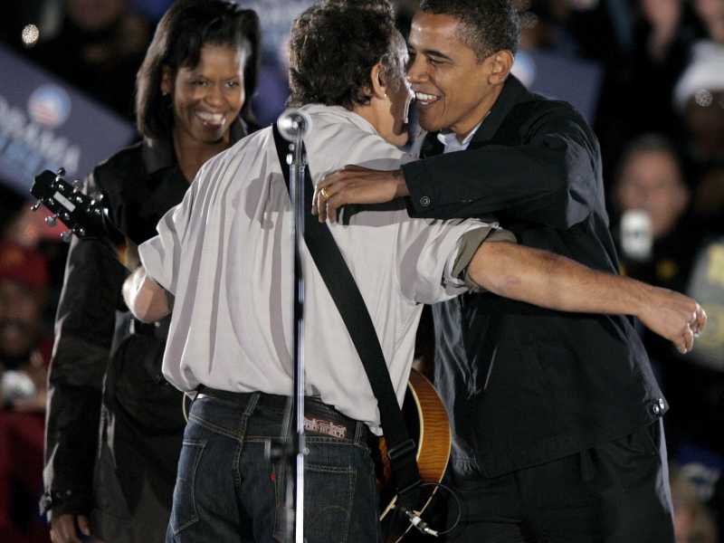 Bruce Springsteen e Barack Obama, in una foto del 2008, durante un'iniziativa elettorale a Cleveland (Ansa) <br />&nbsp;<br />