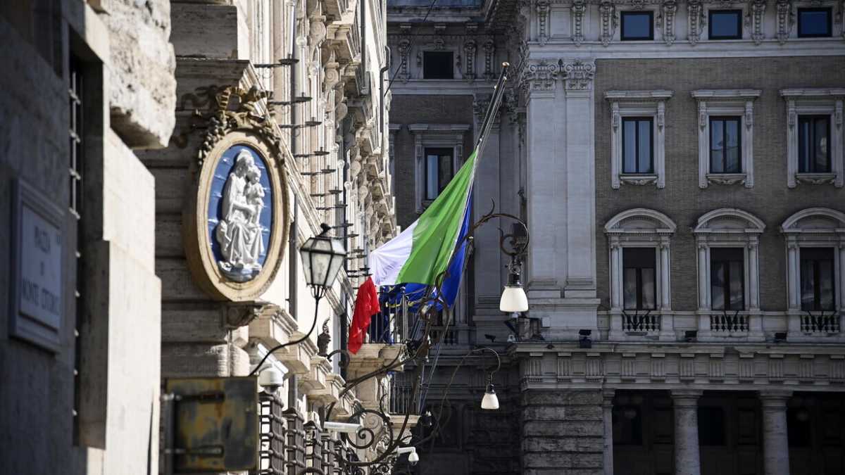 Immagine di I servitori dello stato lo sono sempre