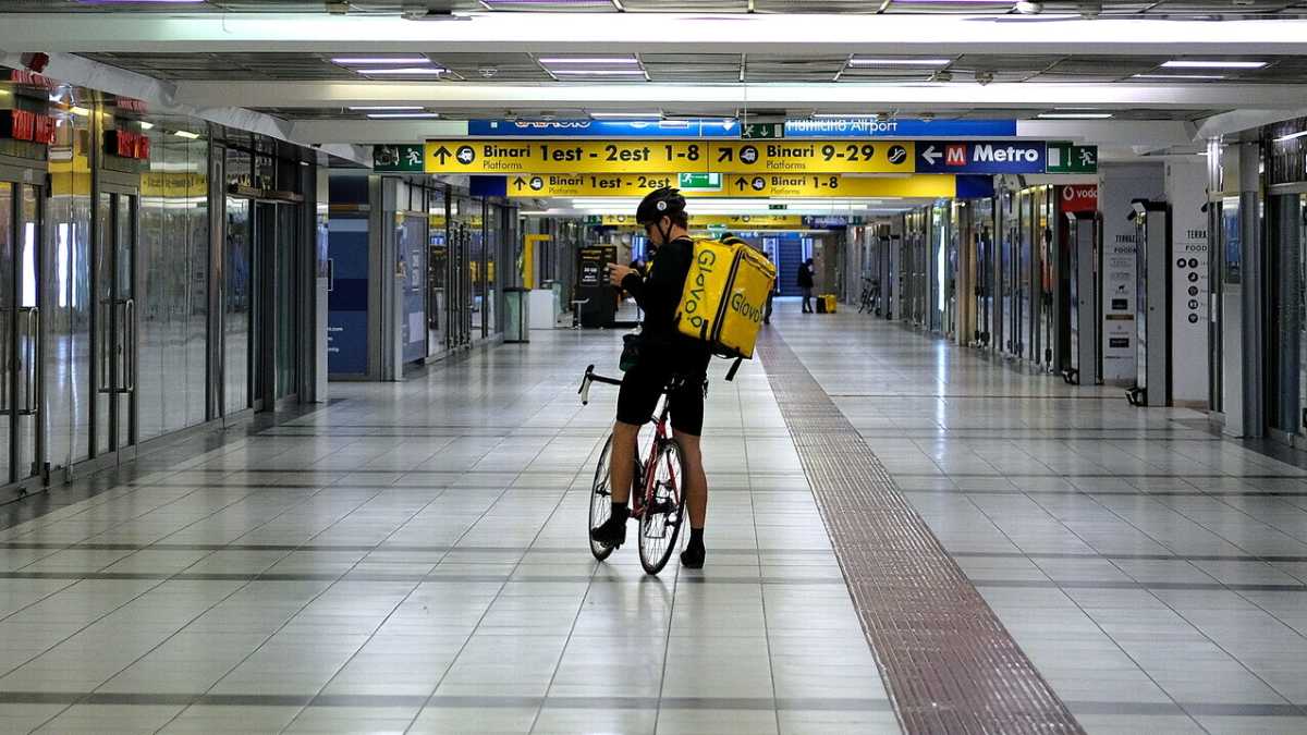Immagine di Assumere i rider per procura (di Milano)