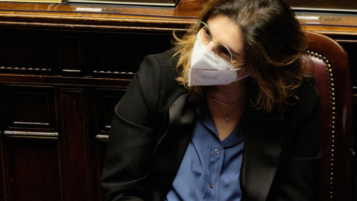 Immagine di L'ex ministro Tria: "Laura Castelli? Chi meglio di lei all'Economia, è competente"
