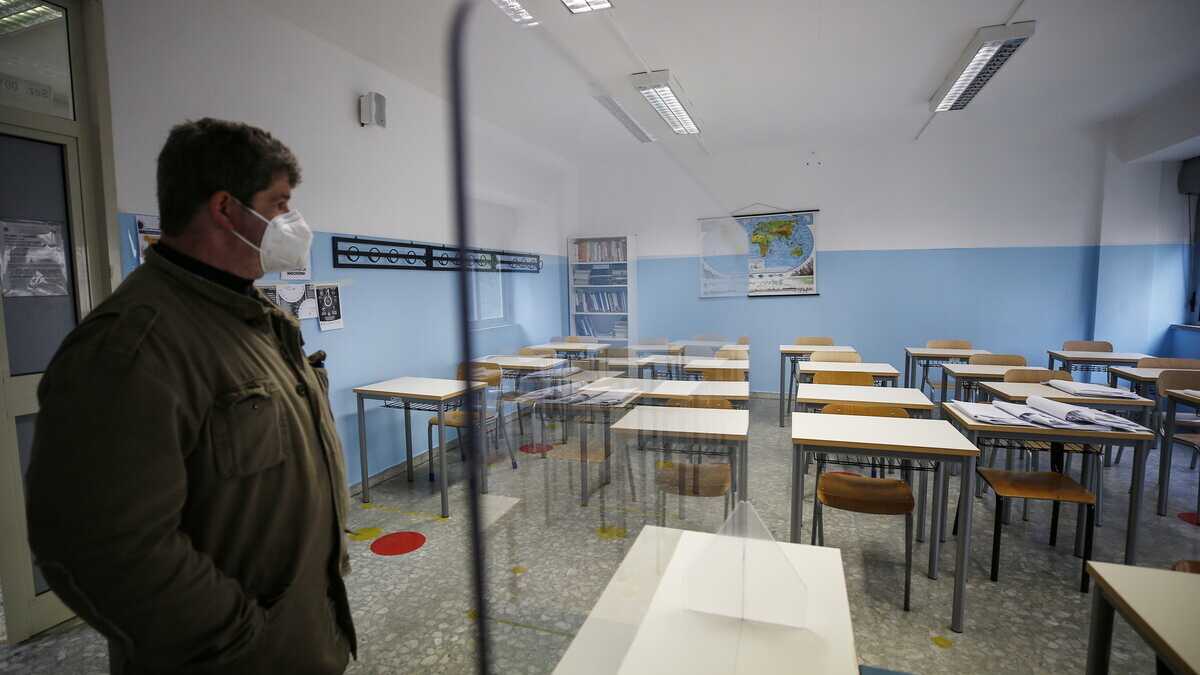 Immagine di Anche con Bianchi non c’è la svolta: scuole aperte, esami a metà