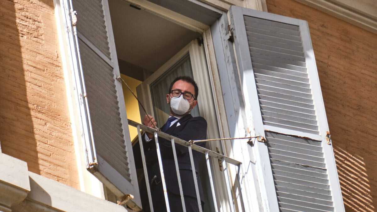 Immagine di Bonafede è “sollevato” e si gode il suo quarto d’ora di oblio