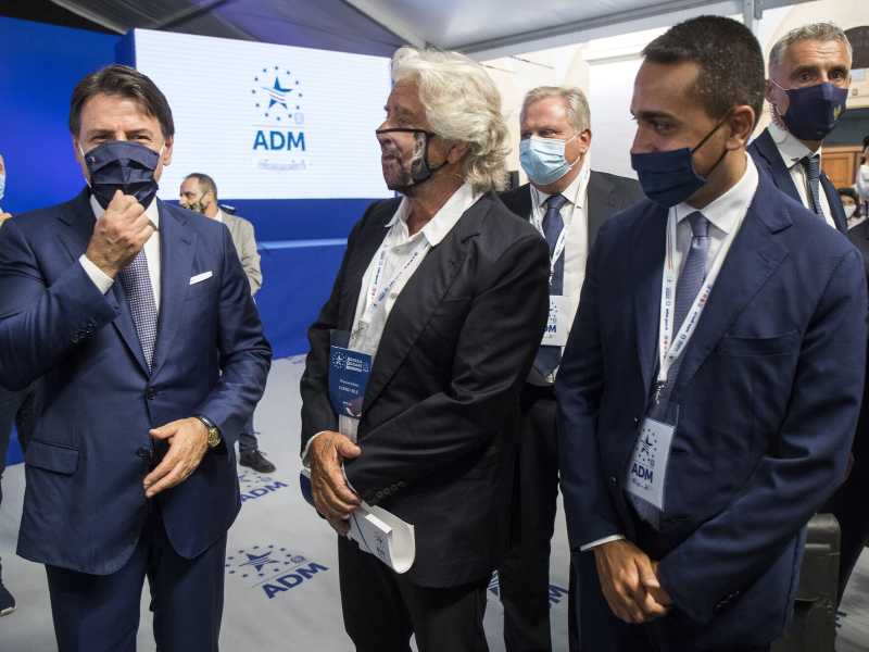 Così Di Maio pressa Grillo per resettare il M5s e benedire Conte