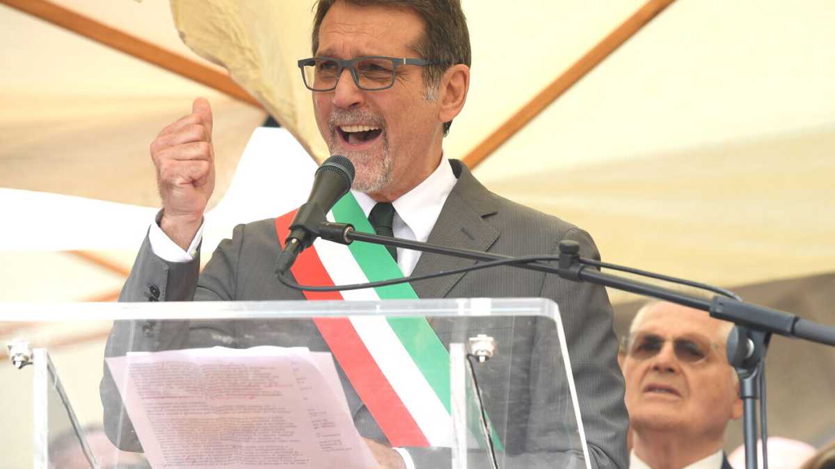 Immagine di "Basta con i sindaci Pd caporali. Fronda che cerca solo posti". Parla Virginio Merola