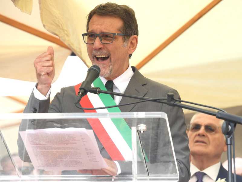 "Basta con i sindaci Pd caporali. Fronda che cerca solo posti". Parla Virginio Merola