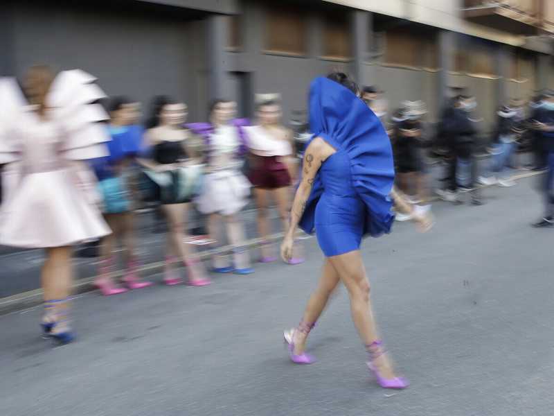 &nbsp;Uno scatto della sfilata di Valentino alla Milano fashion week 2020 (LaPresse)