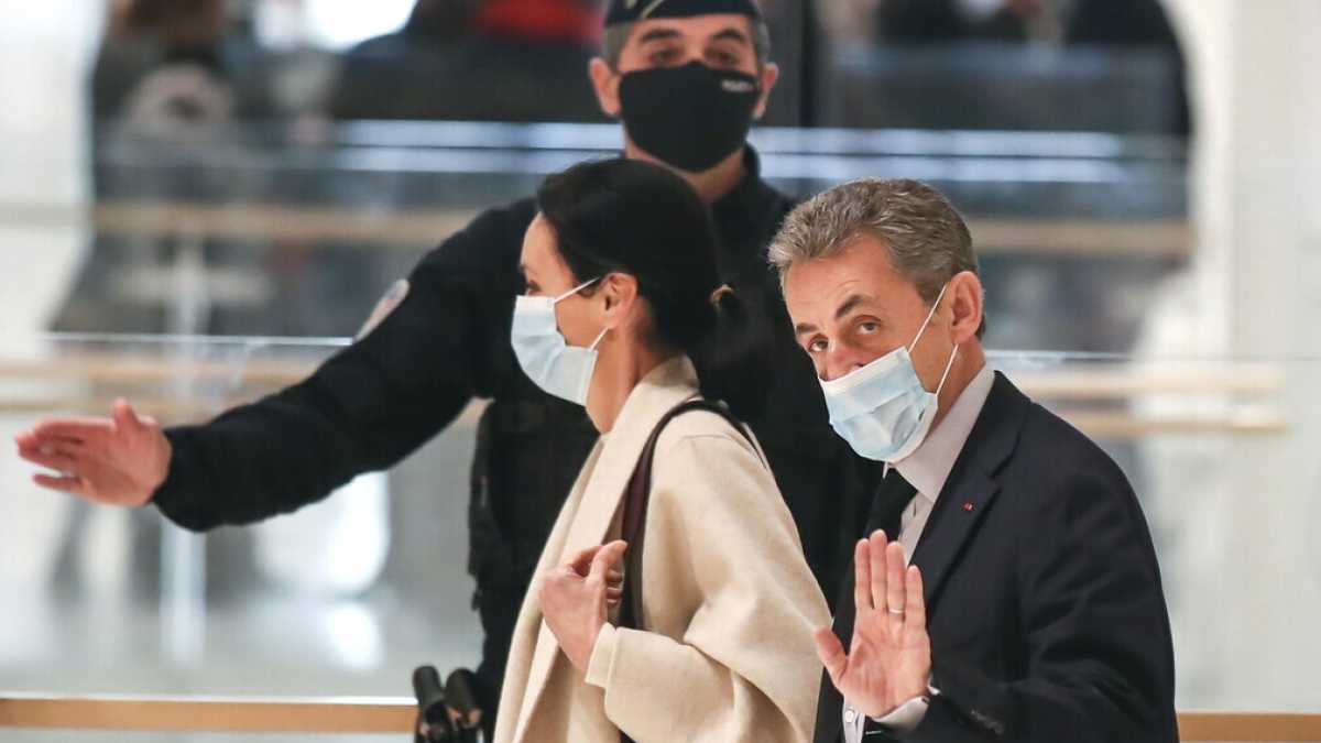 Immagine di Nicolas Sarkozy condannato a tre anni