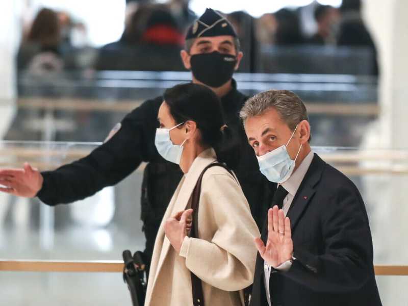 Nicolas Sarkozy condannato a tre anni