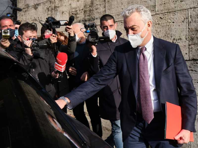 Draghi rimuove il commissario Arcuri. Al suo posto il generale Figliuolo