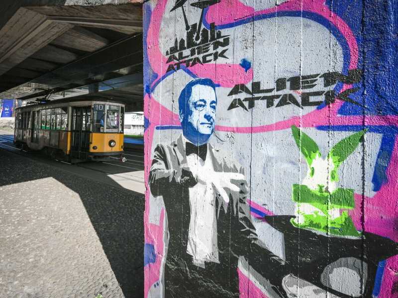 Draghi e la pandemia: non è più tempo di mezze misure