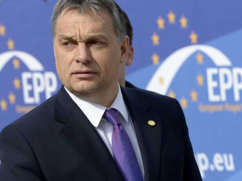 Chi tira sospiri di sollievo nel Ppe per la (prima) exit di Orbán